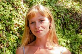 UK people (and anyone really)... How do people who aren't rich or  comfortably well off become analysts? Is there any way? I could not afford  to even pay the analysis fees for