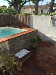 mini piscine hors sol avec amenagement moderne et relaxant piscine bois mini piscine mini piscine bois