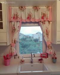 Mutfak perde modelleri diğer perde modellerine göre değişkenlik göstermektedir. Mutfaginiz Icin Secebileceginiz Cok Sik 20 Mutfak Perdesi Modeli Ev Gezmesi