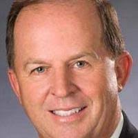 Spurning incumbent, Abbott endorses Middleton