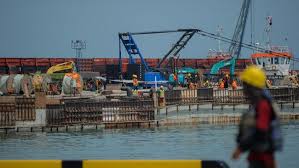 Pelabuhan patimban sebagai pelabuhan kontainer merupakan salah satu proyek strategis nasional yang dibangun untuk mengurangi beban pelabuhan tanjung priok. Azbe46hvr Xkum