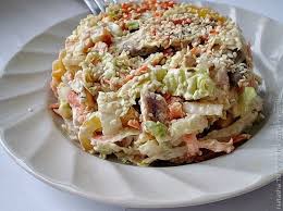 салат с пекинской капустой и красной рыбой и сухариками Salat S Pekinskoj Kapustoj Perepoloh Recepty S Foto