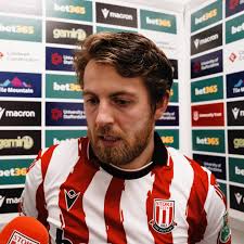 KICK-OFF Sam Clucas gets us underway in East Lancashire! 🌹 v ⚫️🔴