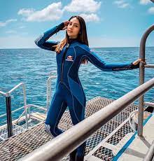 anya gernaldine in blue wetsuit ウェットスーツ スーツ ウエットスーツ