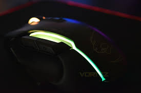 Mouse is totally blacked out. Roccat Kone Aimo Review Introduction