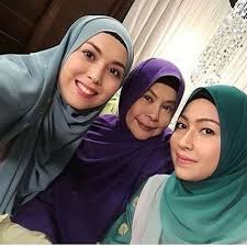 Demi menutup malu, mia sanggup berkahwin dengan khuzairi yang selama ini dia beranggapan lelaki itu mamat kampung dan berfikiran kolot.kerana kesombongan mia juga, dia. Pak Samad Buntat Nadia Drama 7 Hari Mencintaiku Arnamee Blogspot