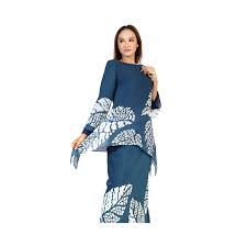 Inspirasi baju batik wanita berikut ini modis dan stylish abis, cocok banet kamu gunakan untuk acara santai maupun formal. Baju Kurung Moden Mycraftshoppe Global Reach Local Identity