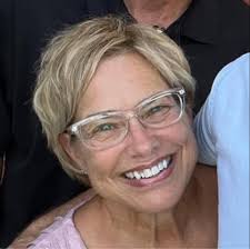 What are some quaint shopping areas and locally owned art supply stores in  Chattanooga?