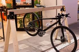 金具を取り付けるだけ 木製のスポーツバイクスタンド 自転車 自転車の収納庫 サイクル スタンド