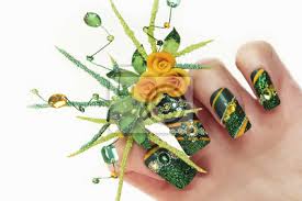 Sie können start von achten, dass ihre nägel sind richtig gereinigt und eingereicht mit der nagelhaut gedrückt zurück für. Nageldesign Mit Acryl Gelbe Rosen Und Blatter Hand Weibliche Fototapete Fototapeten Nagelkunst Strass Gel Myloview De