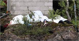 Juli 2011 var dels en bombesprængning i regeringskvarteret i oslo og dels en massakre på øen utøya i tyrifjorden. For Labor Party Campers Island In Norway Turned Into Fatal Trap The New York Times