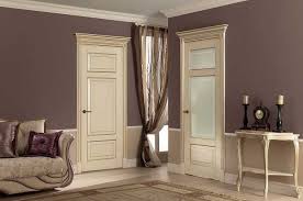 كيفية اختيار باب للداخلية اختيار لون الباب الداخلي أبواب باردة ودافئة