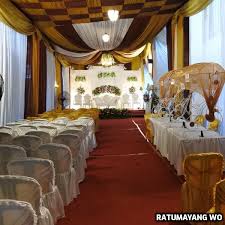 Sedangkan saat di rumah, kamu masih harus memikirkan sewa tenda sekaligus memasangnya, belum printilan yang lainnya. Paket Pernikahan Rumah Tangerang Call 085219759001 Katering Tangerang Com