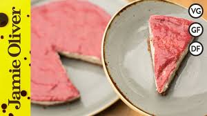 Zet de cheesecake wanneer hij is afgekoeld in de vorm in de koelkast en haal hem er 20 minuten voordat je hem gaat eten uit om de ergste kou eraf te laten gaan. Sugar Free Cheesecake Happy Pear Youtube