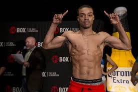 (né le 3 mars 1990) est un boxeur professionnel américain. Spence Jr Algieri On April 16 Barclays Center In Brooklyn Boxing News