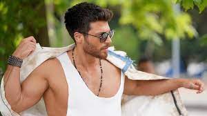 2014 yılında başladığı oyunculuk kariyerinde en büyük çıkışını erkenci kuş dizisinde yaptı ve tüm dünyada tanınmaya başladı. Can Yaman Picked These Shots From Mr Wrong To Share With His 6 6 Million Instagram Followers Al Bawaba