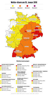 Vorwarnungen (gelb) werden bis zu 48 stunden im voraus herausgegeben, wenn unwetter in niedersachsen, bremen und bremerhaven möglich sind. Unfalle Schulfrei Flugausfalle Sturmtief Friederike Zieht Uber Niedersachsen Regional Bild De