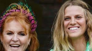 Eliza Cobb's Instagram, Twitter & Facebook