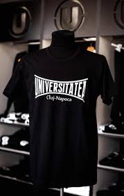 „studenții au impresionat pe alocuri, iar greu era să lorant kovacs (căpitan u cluj): Tricou È™epcile RoÈ™ii F C Universitatea Cluj