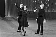 Caterina valente est une véritable citoyenne du monde et une polyglotte, ayant chanté dans douze langues, dont elle parle couramment au moins la moitié. Caterina Valente Wikipedia
