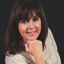 Elizabeth Rene's Instagram, Twitter & Facebook