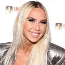 Melissa Hooten's Instagram, Twitter & Facebook