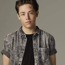 Elliott tittensor as carl gallagher when this character first emerged on the show, he portrayed a minor role, but as time went on carl became one of the leading figures from the gallagher clan. Teenage Shameless Actor Arrested On Dui Suspicion Chicago Sun Times