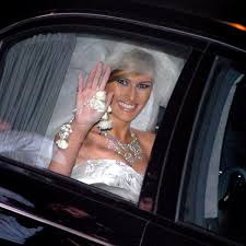 mɛlani:a knaʊ̯s, april 26, 1970). Donald Trump And Melania S Insanely Lavish 1m Wedding With 300ft Dress And 14 Stone Cake Irish Mirror Online