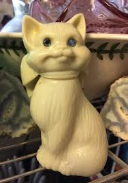 ❤️Vintage Avon White Cat Blue Eyes Bottle (EMPTY) Sweet Honesty Cologne