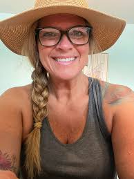 Hello, I'm Robin and something to know about me is I am a retired massage  therapist teaching art at my church's Pre K program. I like to walk and  hike, read and