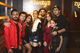 Wait What Aladdin Lead Actors Avneet Kaur Siddharth Nigam Spotted Partying Together Desimartini Listen to avneet kaur latest movie songs. aladdin lead actors avneet kaur