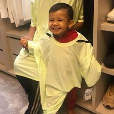 Cristiano ronaldo dos santos júnior (san diego, 17 de junho de 2010), conhecido também por cristianinho, é uma celebridade da internet e futebolista português, nascido nos estados unidos. Cristiano Ronaldo S Son Mateo Shows Off Soccer Skills