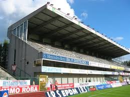 Het stadion is eigendom van stad waregem, maar de voetbalploeg sv zulte waregem gebruikt het stadion in erfpacht. Regenboogstadion Stadion In Waregem