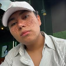 Barb Ls's Instagram, Twitter & Facebook