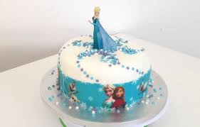 Voici Une Recette Et Des Astuces Pour Faire Un Joli Gateau D Anniversaire R Gateau Reine Des Neiges Gateau Reine Des Neiges Facile Gateau Anna Reine Des Neiges