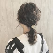 オフィスカジュアルはヘアアレンジにもこだわって おしゃれな髪型を長さ別にご紹介 folk おしゃれな髪型 ヘアアレンジ ハーフアップ ヘアアレンジ