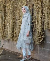 Model baju bridesmaid muslimah 2019, model baju bridesmaid hijab brokat, gaun bridesmaid sumber gambar : 20 Inspirasi Baju Bridesmaid Muslimah Yang Modis Dan Elegan Updated 2021 Bukareview