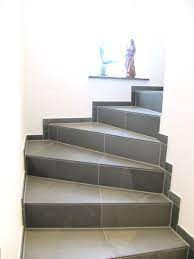 Die trittstufen in den gewendelten teilstücken verändern ihre tiefe und müssen zur beibehaltung der längs läufigen fugen in der richtigen relation „verzogen werden. Treppenhaus Fliesen Bilder Treppe Haus Treppe Fliesen Treppe