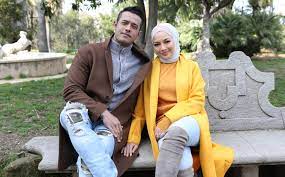 Pelakon (foto) zul ariffin mahu memperbaiki dan memantapkan ilmu agama terlebih dahulu sebelum melamar kekasihnya, penerbit filem tayangan unggul iaitu (foto). Cinta Neelofa Zul Ariffin Mula Berputik Malam Ini Gempak