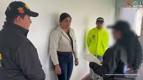 Colombia | 👥 Funcionaria de la DIAN habría estafado cerca de $300 millones  con falsos remates de bienes en el Tolima Lea la nota aquí 👉  https://shorturl.at/kiBNq | El Olfato