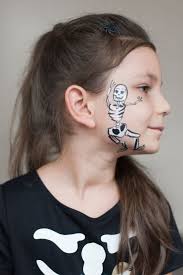 Kinderschminken Fur Madchen Skelett Halloween Schminken Kinder Kinderschminken Kinder Schminken