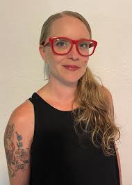 Amanda Stead's Instagram, Twitter & Facebook