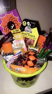 Spooky Basket Spookybasketideasforboyfriend Spooky Basket Halloween Baskets Spooky Halloween Gifts Halloween Gift Baskets