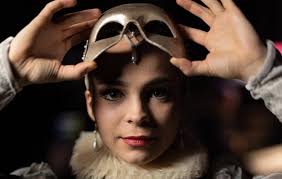 The Silence after Applause