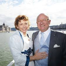 Nicola beer ist eine deutsche politikerin der fdp und rechtsanwältin, die 2019 für ihre partei bei der europawahl antritt. Nicola Beer Und Ihre Seltsame Verbindung Mit Viktor Orban Der Spiegel