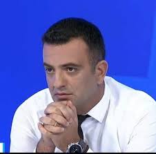 Dorëheqje e vullnetshme, apo detyrim për t'u larguar? Paqartësia e  ndërrimit të komandantëve në FSK