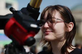 Solar eclipse in Richmond provides fun for families, friends