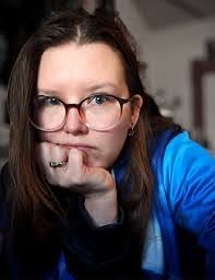 Mariah Larson's Instagram, Twitter & Facebook