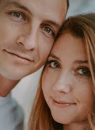 Sarah Walz's Instagram, Twitter & Facebook