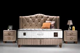 Yatak baza başlık takımının yanına gardırop alarak dekorasyonu tamamlayın. Diamond Set Bambi Yatak